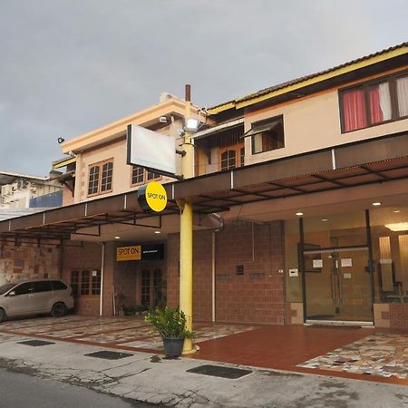 Spot On 2358 Aster Homestay Melati Exterior foto